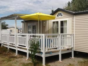 4 star bungalo Camping Lac des Rêves Lattes Prantsusmaa