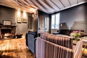 The Grey House - Ablon