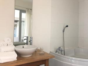 Hotels Le Pavillon Bleu : photos des chambres