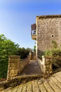 Old Small Stone House - Postrana