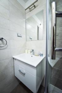 Calm Apartment & Room