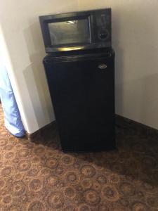 Deluxe King Room - Non-Smoking room in Camelot Inn and Suites
