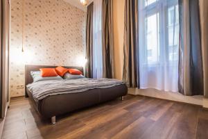 Fashion Street Apartments