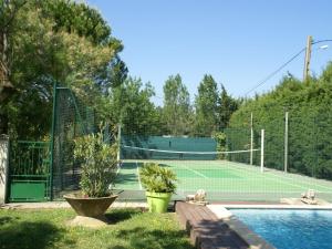 Maisons de vacances Cozy Holiday Home in Piolenc with Private Pool : photos des chambres