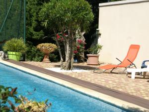 Maisons de vacances Cozy Holiday Home in Piolenc with Private Pool : photos des chambres