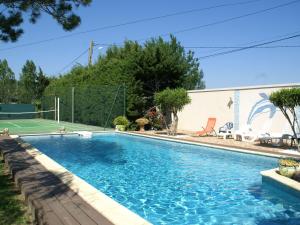 Maisons de vacances Cozy Holiday Home in Piolenc with Private Pool : photos des chambres