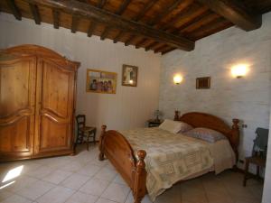 Maisons de vacances Cozy Holiday Home in Piolenc with Private Pool : photos des chambres