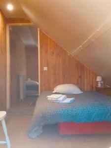 B&B / Chambres d'hotes Les 3 Tilleuls : Chambre Familiale avec Salle de Bains Privative