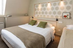 Hotels Cit'Hotel Les Alizes : Chambre Triple Confort