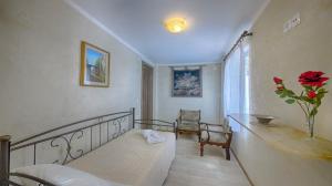 Feakia apartment 1