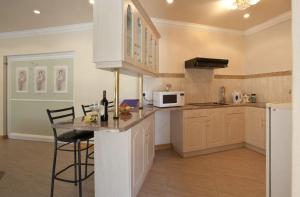 Somerset West Self Catering Vacation Rental - Experience the Best of Cape Town - Wine, Golf, Sea