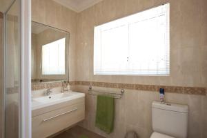 Somerset West Self Catering Vacation Rental - Experience the Best of Cape Town - Wine, Golf, Sea