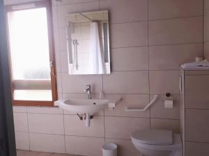 Hotels B&B HOTEL Chatellerault : photos des chambres