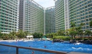 Azure C7 Balcony, Wifi, Near Mall Airport