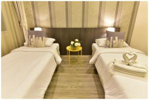 Deluxe Twin Room room in Ratchadamnoen Residence
