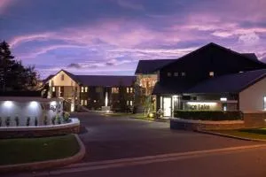 乡村湖泊公寓式酒店 - 汉默温泉