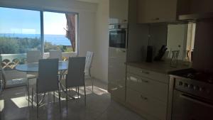 Maisons de vacances Holiday Home with beautiful Sea View : photos des chambres