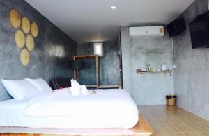 Klang Aow Seafood & Resort