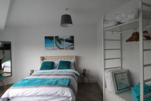 2 Serviced Apartments in Childwall-South Liverpool - Each Apartment Sleeps 6