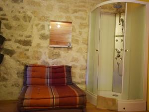 Maisons de vacances Vintage Holiday Home in Lanas with Swimming Pool : photos des chambres