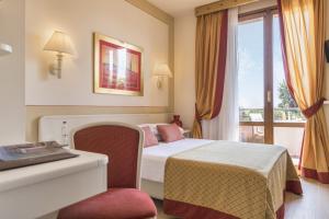 Double Room with Balcony room in Relais Santa Chiara Hotel