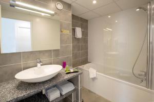 Hotels Bristol Logis Cit'Hotel Perigueux Centre : photos des chambres