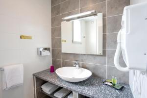 Hotels Bristol Logis Cit'Hotel Perigueux Centre : photos des chambres