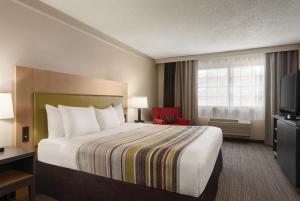 King Room - Non-Smoking room in Country Inn & Suites by Radisson Chicago-Hoffman