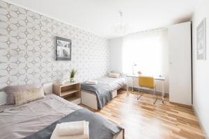 Apartament Kalinowo z parkingiem na pilota - pokój z sofą z opcją spania, kuchnia i 2 sypialnie, 1-6 osób