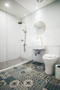 Phòng Deluxe 4 Người (Deluxe Quadruple Room)