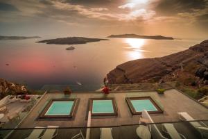 Kratiras View Luxury Suites Santorini Greece