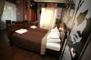 Deluxe Family Room room in Castle Inn