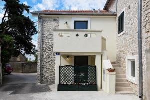 Apartments Marija, Authentic Stone House, 3 Minutes from the Beach