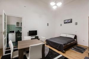 W2 Synagogue Apartment