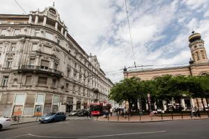 W2 Synagogue Apartment