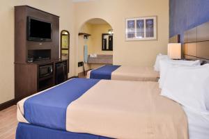 Double Room with Two Double Beds room in Americas Best Value Inn Medical Center Downtown