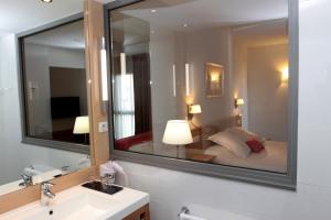 Hotels Best Western Premier Hotel du Vieux-Port : Chambre Lit Queen-Size Confort