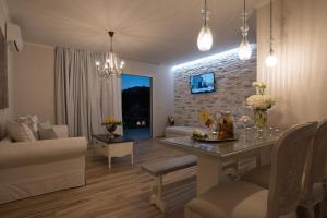 Luxury Two-Bedroom Apartment room in Stelios Gardens