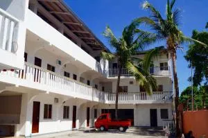 Hana Natsu Resorts Beach & Hotel - Bagac