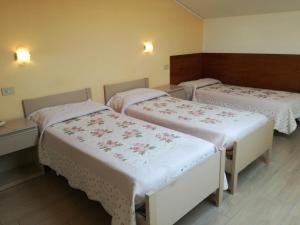 Basic Triple Room room in Hotel Prati