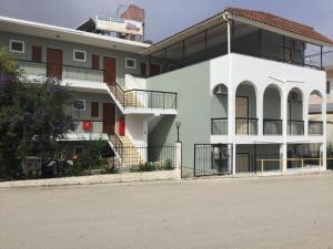 Thomas Apartments