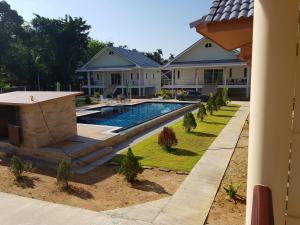Poolside Bungalows