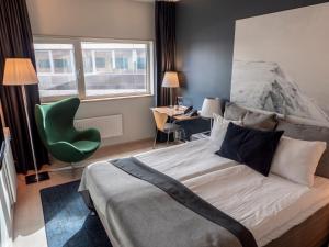 Standard Twin room in Clarion Hotel Sign