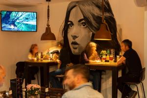 Winederful Hostel & Café