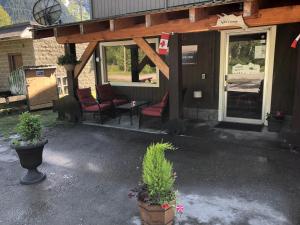 Stewart Mountain Lodge