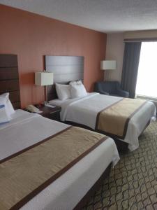 Queen Room with Two Queen Beds - Non-Smoking room in Baymont by Wyndham Madison Heights Detroit Area