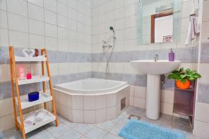 Ibis Apartment