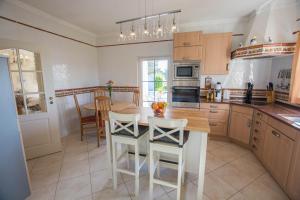 Casa Naboo - Sunny Holiday Home with Pool