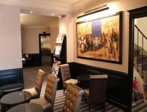 Hotels Hotel Saint Cyr Etoile : photos des chambres