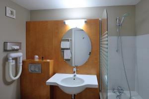 Hotels Contact Hotel du Parc : Chambre Double